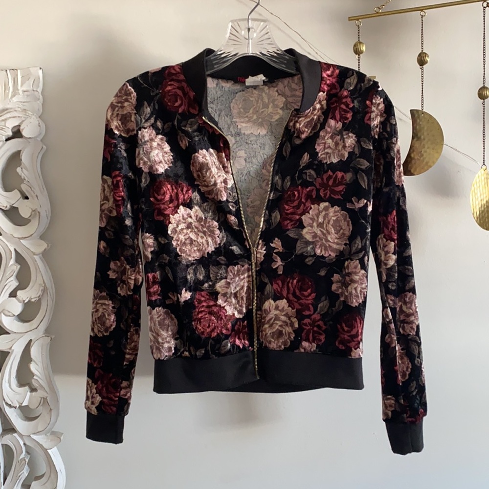 🪞 black velour rose zip up jacket
